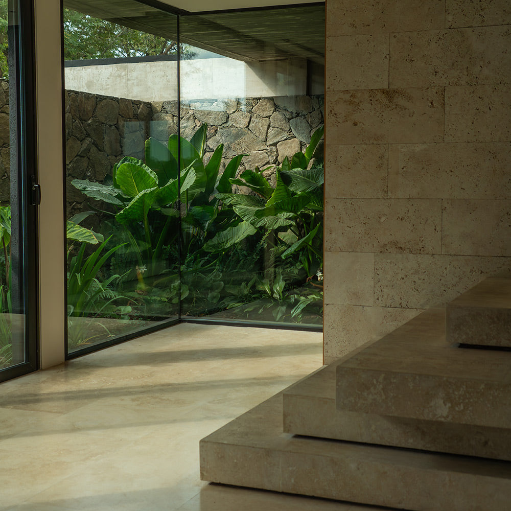 Travertino clásico al agua taponado